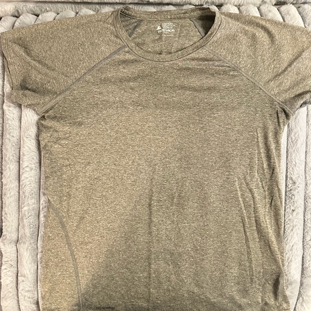 🌺🌸🌼BOGO Eastern Mountain Sports Gray Short Sleeve Tee